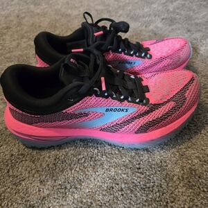 Womens Brooks Revel 7 Size 7.5